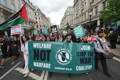 Londra'da 'hükümet' protestosu