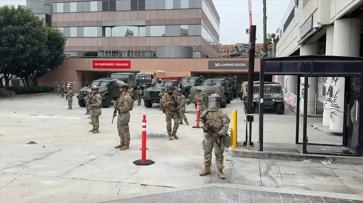 Trump Pasavanên Neteweyî şandin xwepêşandana li ser sînor