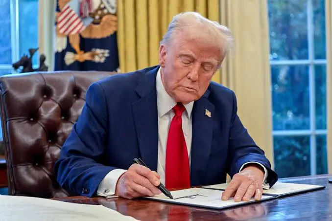 Trump'ın 12 ülke vatandaşlarına uyguladığı seyahat yasağı yürürlükte