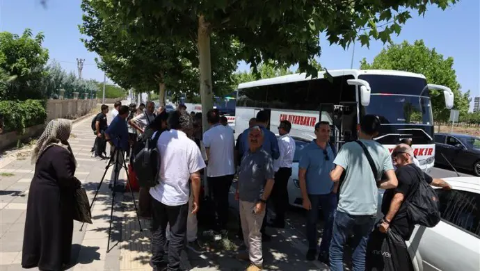 PKK’nin silah bırakma töreni için Diyarbakır’dan yola çıktılar