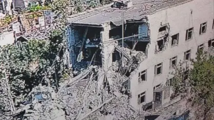 Ukrayna ordusu Herson bölgesinde bir apartmanı vurdu!