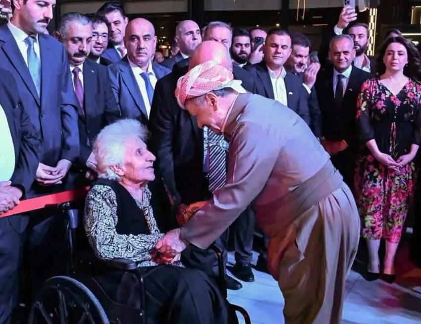 Di Merasima Roja Neteweyî ya Fransayê de Serok Barzanî, hurmetên xwe pêşkêşî Sînemxan Bedirxanê kir