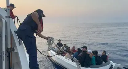 Bîst koçberên neqanûnî li peravên Muğlayê hatin rizgarkirin