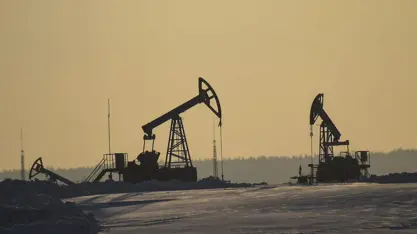 İngiltere Rus petrolüne uguladığı tavan fiyatı 47.6 dolara düşürdü