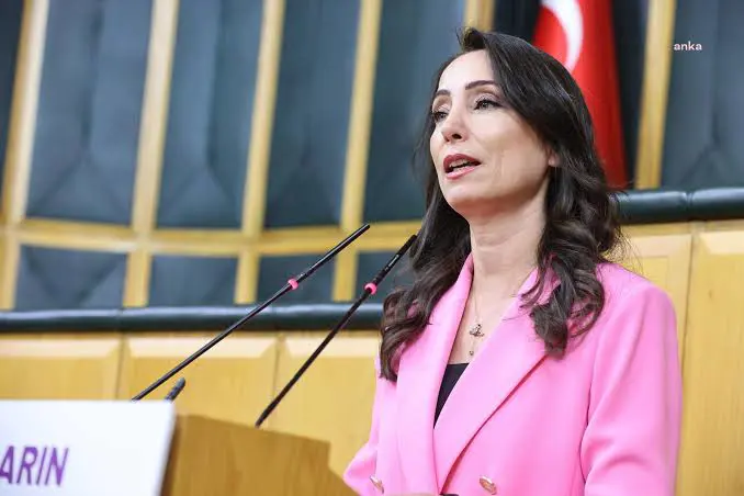 Rojava devrimi, karanlığa karşı umut olmayı sürdürüyor