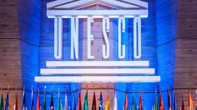 Macron'dan, ABD'nin çekilme kararı aldığı UNESCO'ya destek mesajı