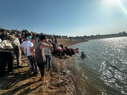 Du xort ketin ava golê da xwe hînik bikin lê tê de fetisîn