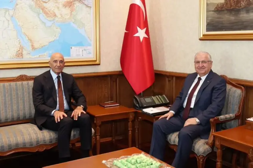 Yaşar Guler û Tom Barrack Civiyan