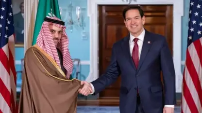 Rubio bi hevkarê xwe yê Siûdî re civiya