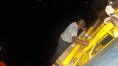 Hûsiyan li Deryaya Sor keştiyeke barhilgir noq kir