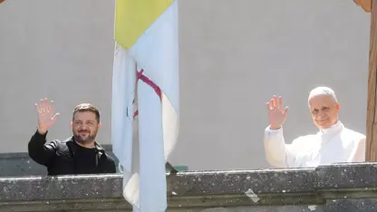 Zelenskiy ve Papa Leo, Ukrayna barış görüşmeleri için Vatikan’ı önerdi