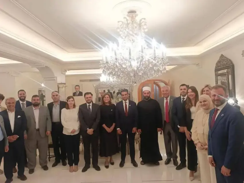 Nûnerê Amerîkayê û Ehmed Şera civiyan 