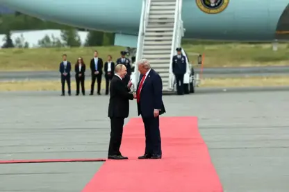 Piştî 6 salan Putin û Trump li Alaskayê bi destê hev girtin