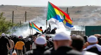 Dürziler 'kendi kaderini tayin hakkı' sloganıyla meydanlarda