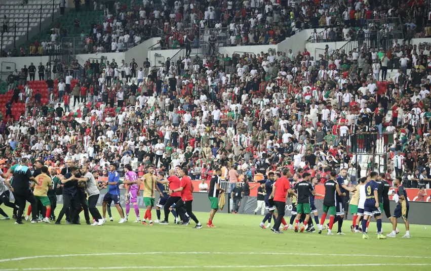 Amedspor-Erzurumspor maçı olaylı bitti: Sahada kavga, hakeme sert tepki!