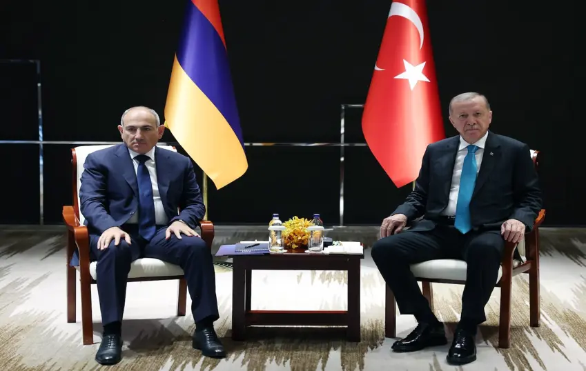 Erdoğan, Paşinyan ile bir araya geldi