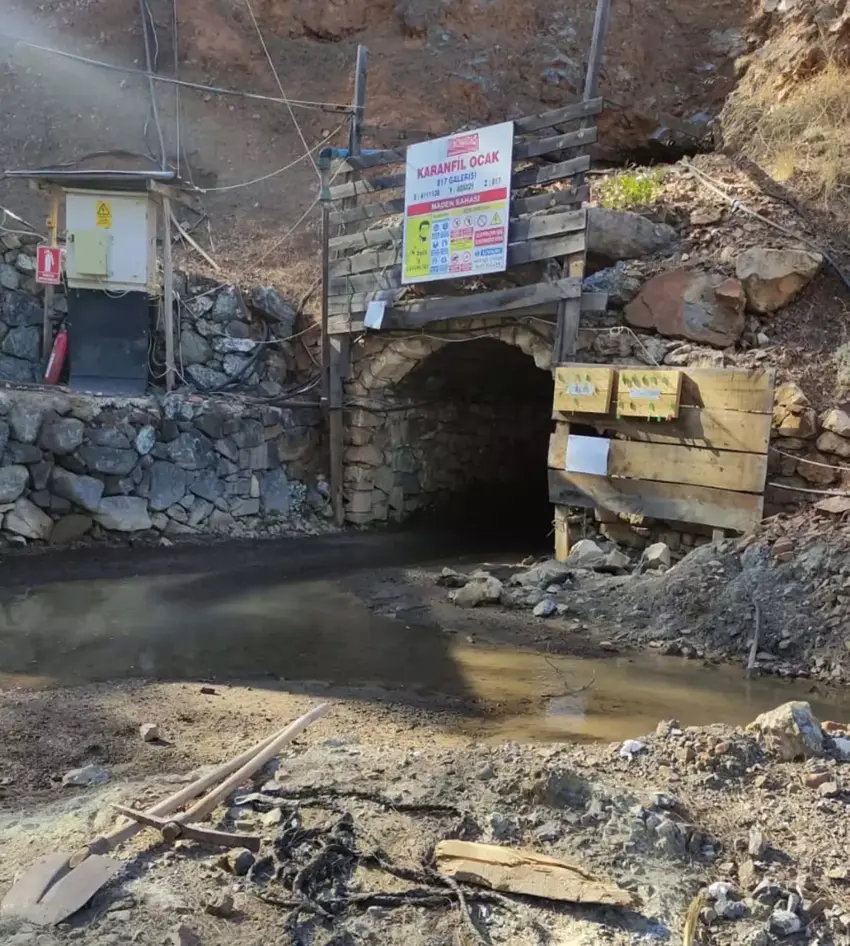 Di galeriya madena kromê de hilweşandin çêbû û 2 karker di bin axê de man
