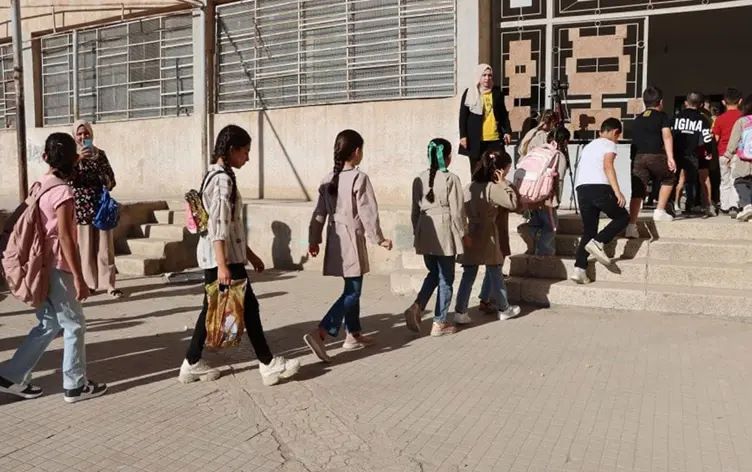 Rojava | Zêdetirî 700 hezar xwendekaran dest bi perwerdê kir