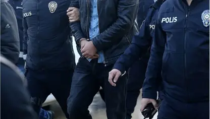 5 kesên ku karê qaçax yê koçberan dikirin hatin zîndanîkirin