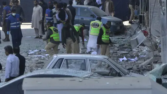 Di teqîna li Pakistanê de herî kêm 25 kes mirin