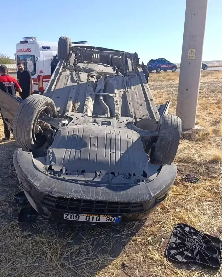 Li ser rêya Misircê û Batmanê otomobîlekî wergeriya: 3 kes birîndar bûn