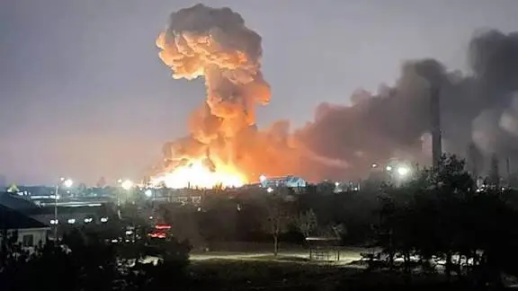 Ukraynayê êrîşî depoyên çekan ên Rûsyayê kir