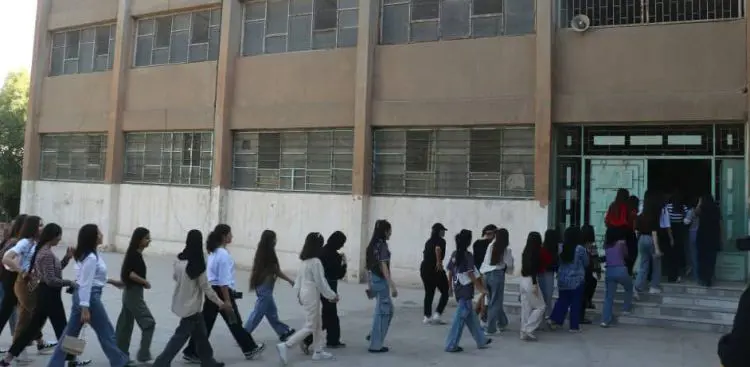 وەزارەتی پەروەردەی سوریا وتنەوەی سروود لە قوتابخانەکان قەدەغە دەکات
