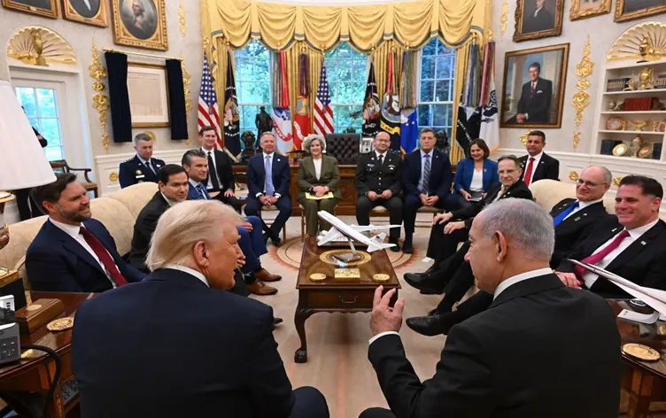 /haberresimleri/2025930/gazze-zirvesi-trump-netanyahu-gazze-planini-kabul-ettiheadLine.webp