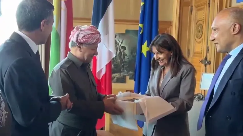 /haberresimleri/202595/mesud-barzani-paris-belediyesine-ulastiheadLine.webp
