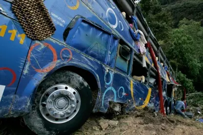 Di qeza otobus û mînîbusê de 14 kes mirin û 16 kes birîndar bûn