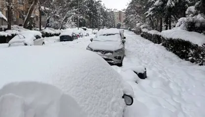 Li Bakurê Kurdistanê berfê jiyan rawestand: Rê hatin girtin, welatî asê man