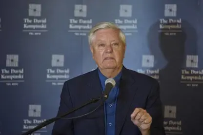 کاردانەوەی لیندسی گراهام سەبارەت بە پەشیمان بوونەوەی ترامپ لە هێرش بۆ سەر ئێران "تەواو پێچەوانەیە، چاوەڕێ بکەن"