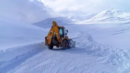 Li bajarên Hakkarî û Wanê hinek rê ji ber berfê û aşîtan hatin girtin