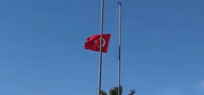 DEM Parti: Bayrağa saygısızlığı kabul etmiyoruz