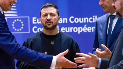 زێلێنسکی بۆ درێژکردنەوەی مانەوەی سیاسی خۆی بەردەوام لە نێوان ئەمریکا و ڕووسیا و یەکیتی ئەورووپادا دەجووڵێت