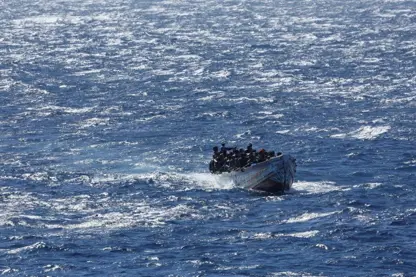 Akdeniz açıklarında mülteci botu battı: 50 ölü!