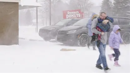 بەهۆی ئەو ڕەشەبا و زریانی بەفرەوە زیاتر لە 210 هەزار ماڵ لە ئەمریکا بێ کارەبا ماونەتەوە