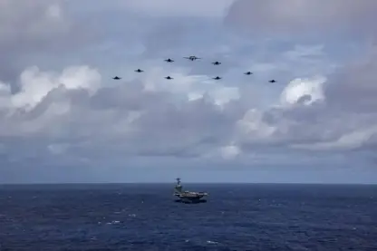 CENTCOM: Keştiya balafirhilgir USS Abraham Lincoln gihîşt Rojhilata Navîn