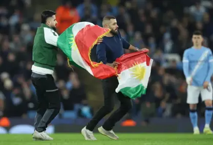 Di maça Manchester City-Galatasaray de xwepêşandanek bi Ala Kurdistanê ji bo Rojava