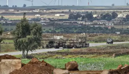 هەشت ئۆتۆمبیلی سەربازیی ئیسرائیل دەچنە ناو گوندەواری باشووری قونەیتەرە