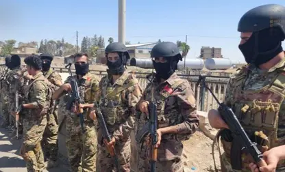 بە پاڵپشتیی هاوپەیمانیی نێودەوڵەتی.. هەسەدە چەند ئەندامێکی داعشی لە گوندەواری دێرەزوور دەستگیر کرد