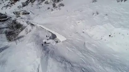 Ji ber aşîta berfê ketiya nav rêya Wanê û Şaxê 4 roje rê girtiye