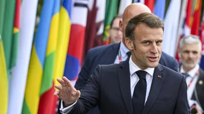 Macron pîrozbahî li Mezlûm Ebdî û Ehmed Şera kir