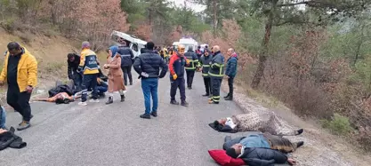 Mînîbus ji bilindahiya 5 metreyan ket jêr: 17 kes birîndar bûn