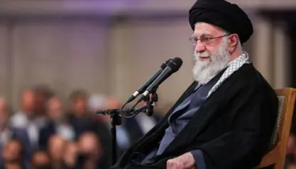 وەک وەڵامێک بۆ لێدوانەکانی ترەمپ.. ڕێبەری ئێران: لە بەرامبەر دوژمن پاشەکشە ناکەین