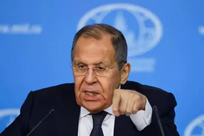 Lavrov: Êrîşa li ser Îranê lîstina bi agir e