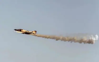 İran'da askeri eğitim uçağı düştü!