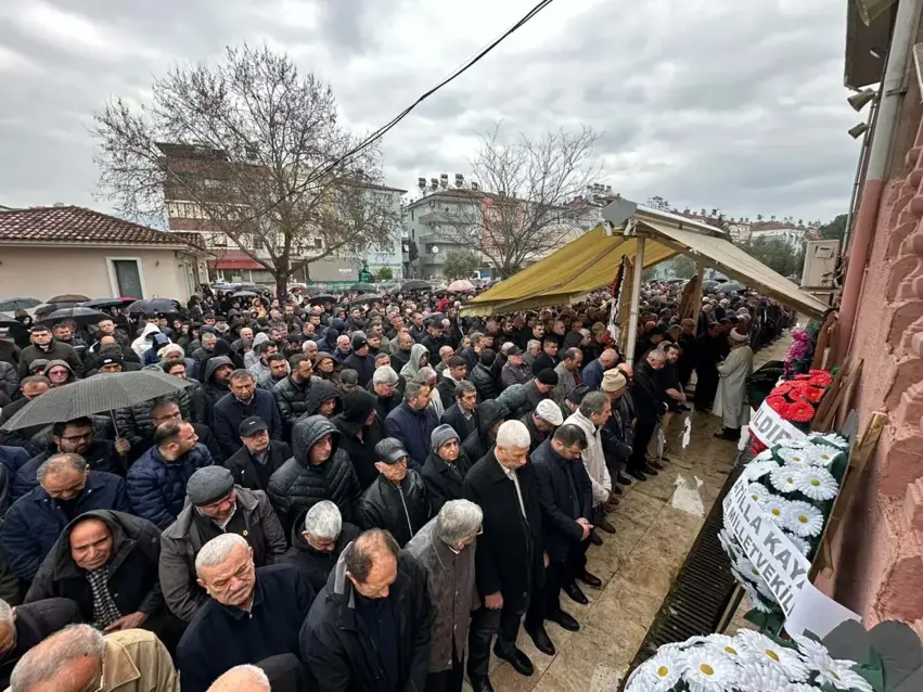 Balya yên kayê ji ser treylerê ketin û kesê di bin de ma, mir