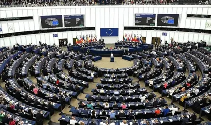 Xebatên peymanên bazirganî yên navbera YE û DYAyê rawestiyan