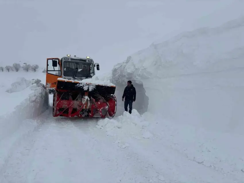 Li Dêrsim û Erzeromê bi sedema barana berfê hinek dibistanan tatîl kirin